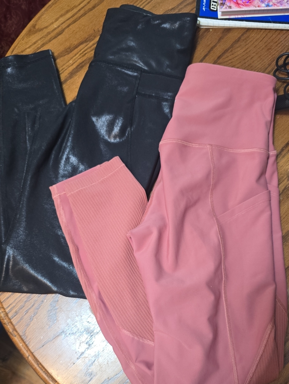Set De 2 Old Navy High-Rise Leggings in Dusty Rose and Black Shimmer